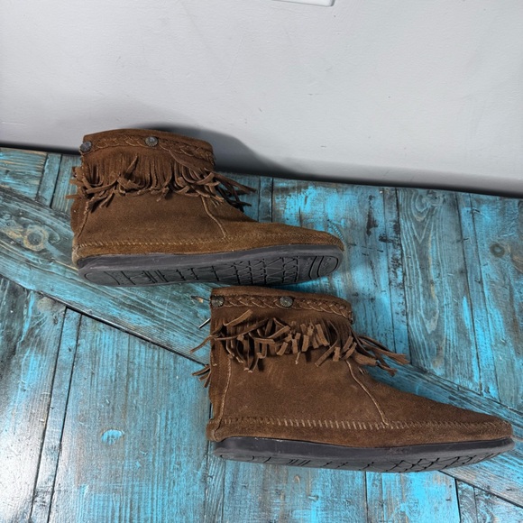 Minnetonka Suede Ankle Moccasins Size 9 - Picture 3 of 13